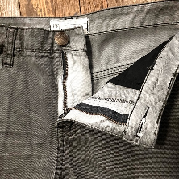 Women’s FP Free People Black Distressed Zipper Fly jean Shorts size 28 - Picture 3 of 6